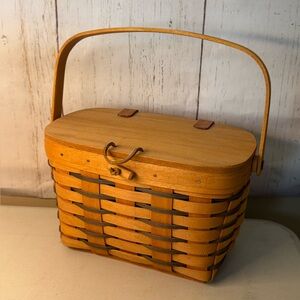 Longaberger vintage Collectors 1996 small picnic, wooden lid connects